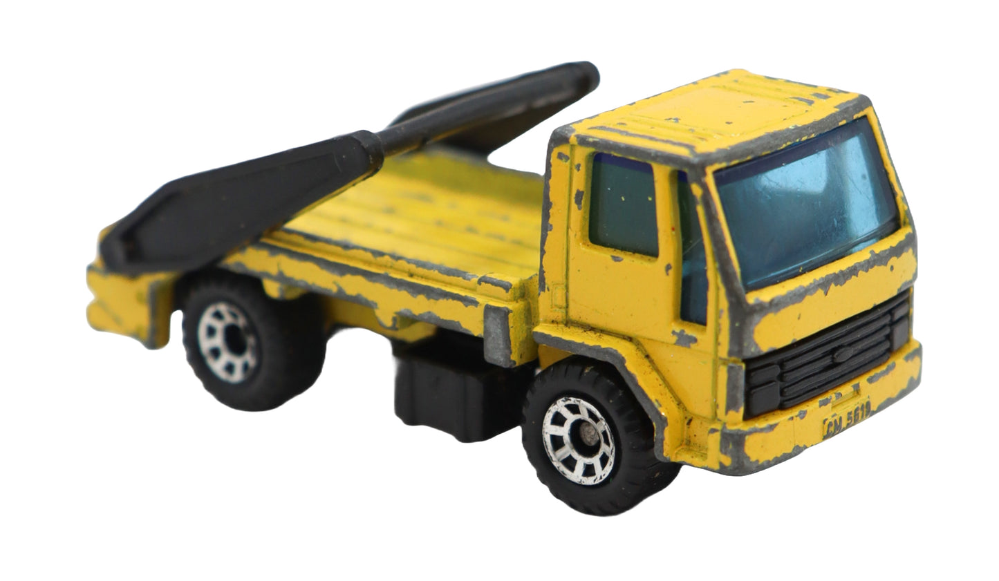 1986 Matchbox Ford Cargo Skip Truck Diecast