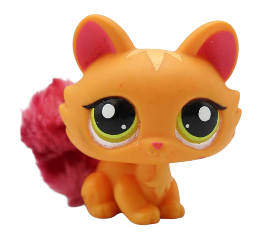 Littlest Pet Shop #2576 orange crouching cat with furry tail