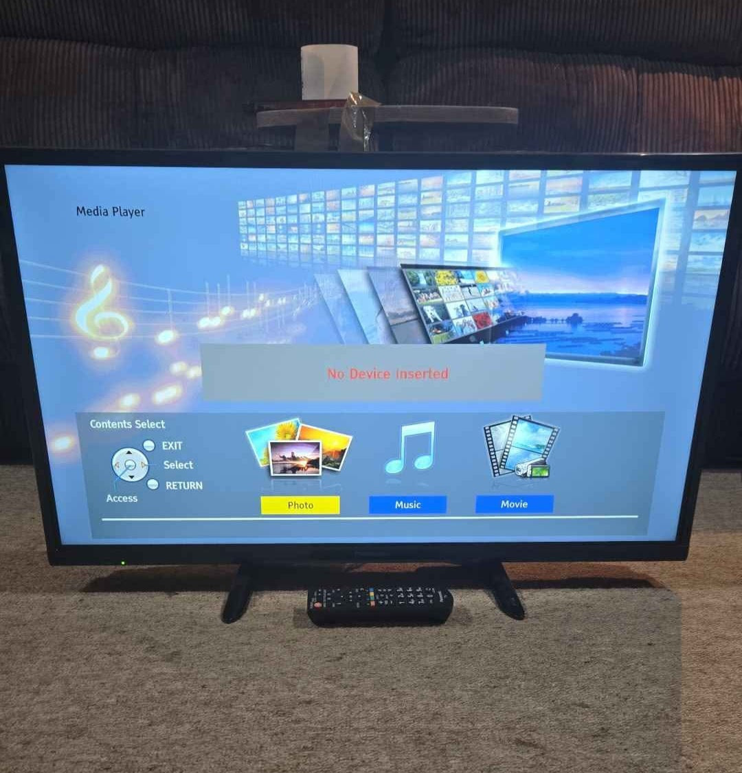 Panasonic 32" LCD TV Television with remote